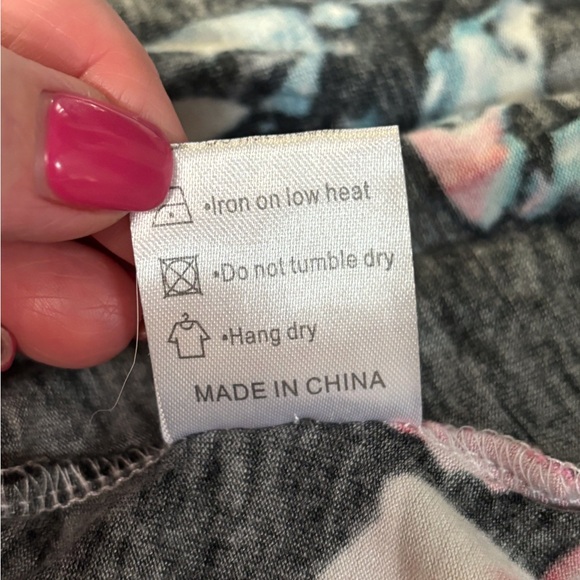 Black dress with floral skirt size large black floral excellent condition - Picture 7 of 8